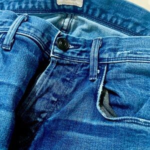 HUDSON JEANS !! Worn twice! Condition excellent !! Classic blue